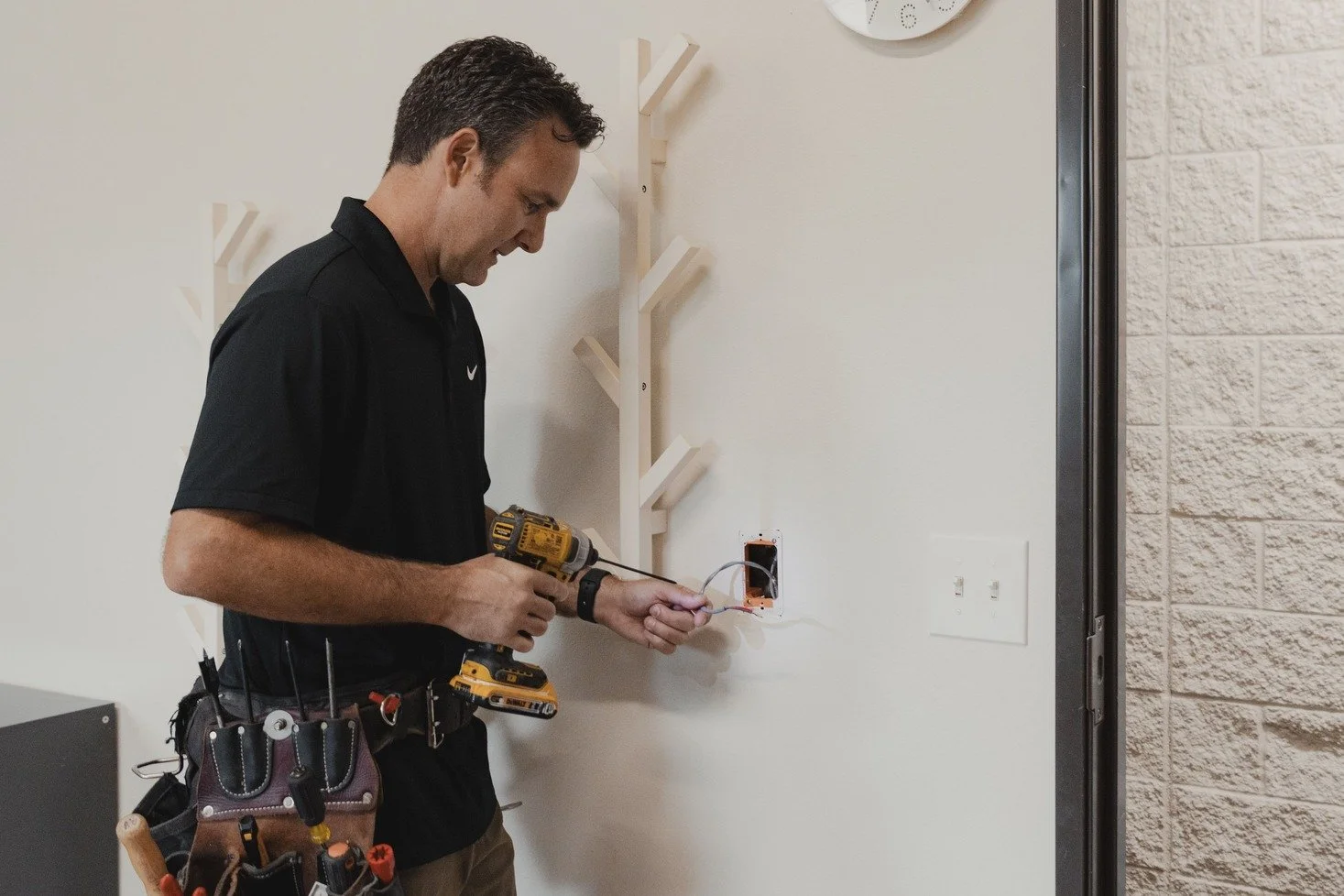 What Most Homeowners Get Wrong About Outlet and Switch Installs