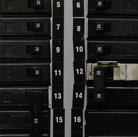 Circuit Breaker Replacement Tips That Keep Homes From Going Dark at the Worst Time