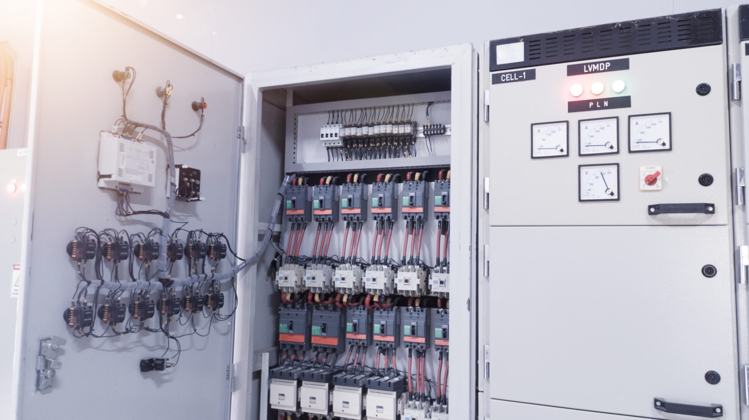 Do I Need to Upgrade My Electrical Panel Before Remodeling? A Camas, WA Homeowner Guide